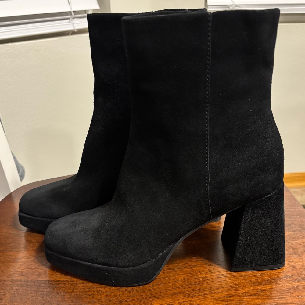 Dolce Vita Gracey Women’s Black Suede Block Heel Boots